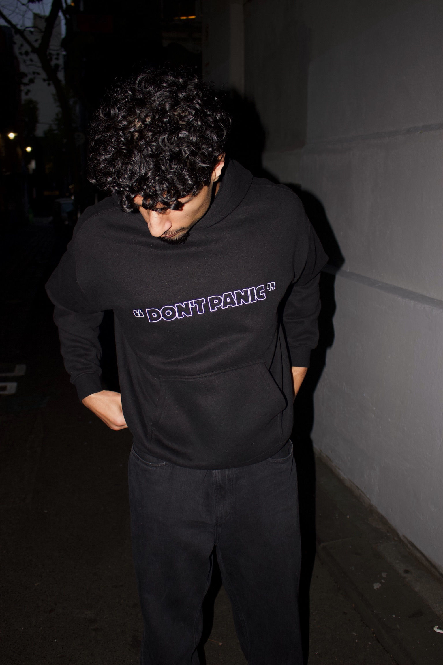 "DON'T PANIC" HOODIE NOIR
