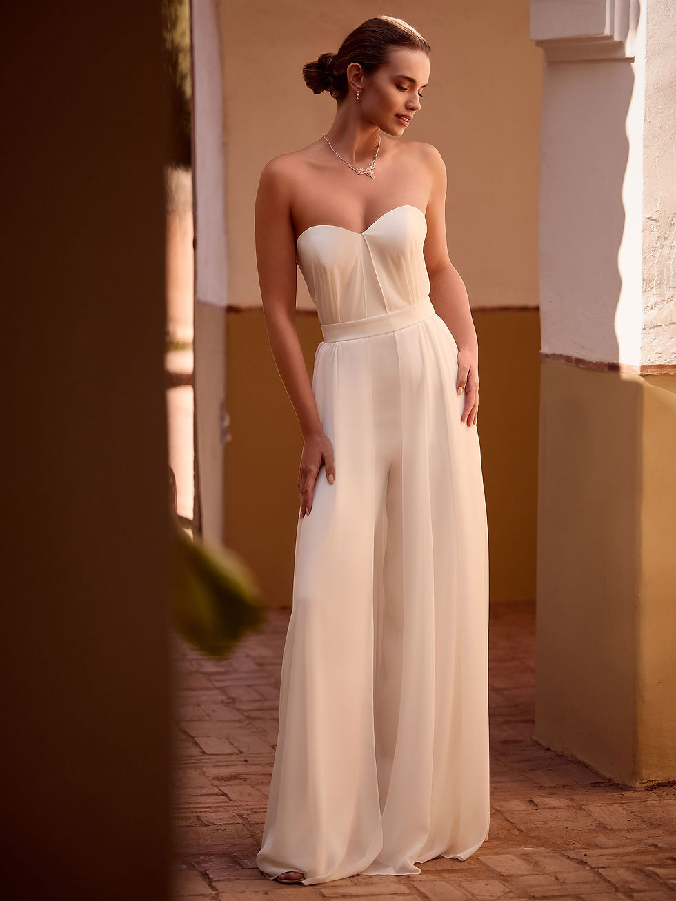 Miniaturbild: DOVE Braut-Jumpsuit aus hochwertigem Stretch-Crepe und Chiffon