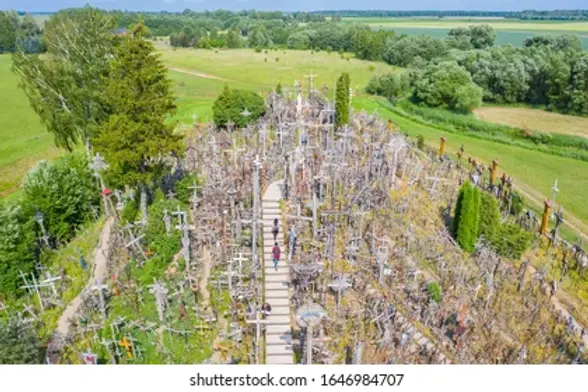 Colina de las cruces aerial-view.webp