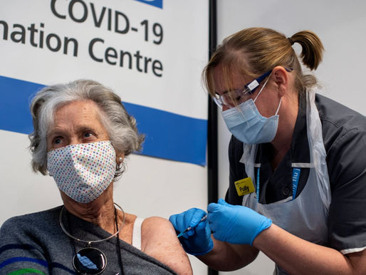 Mayores de 80 en Inglaterra: alto impacto de la vacunación