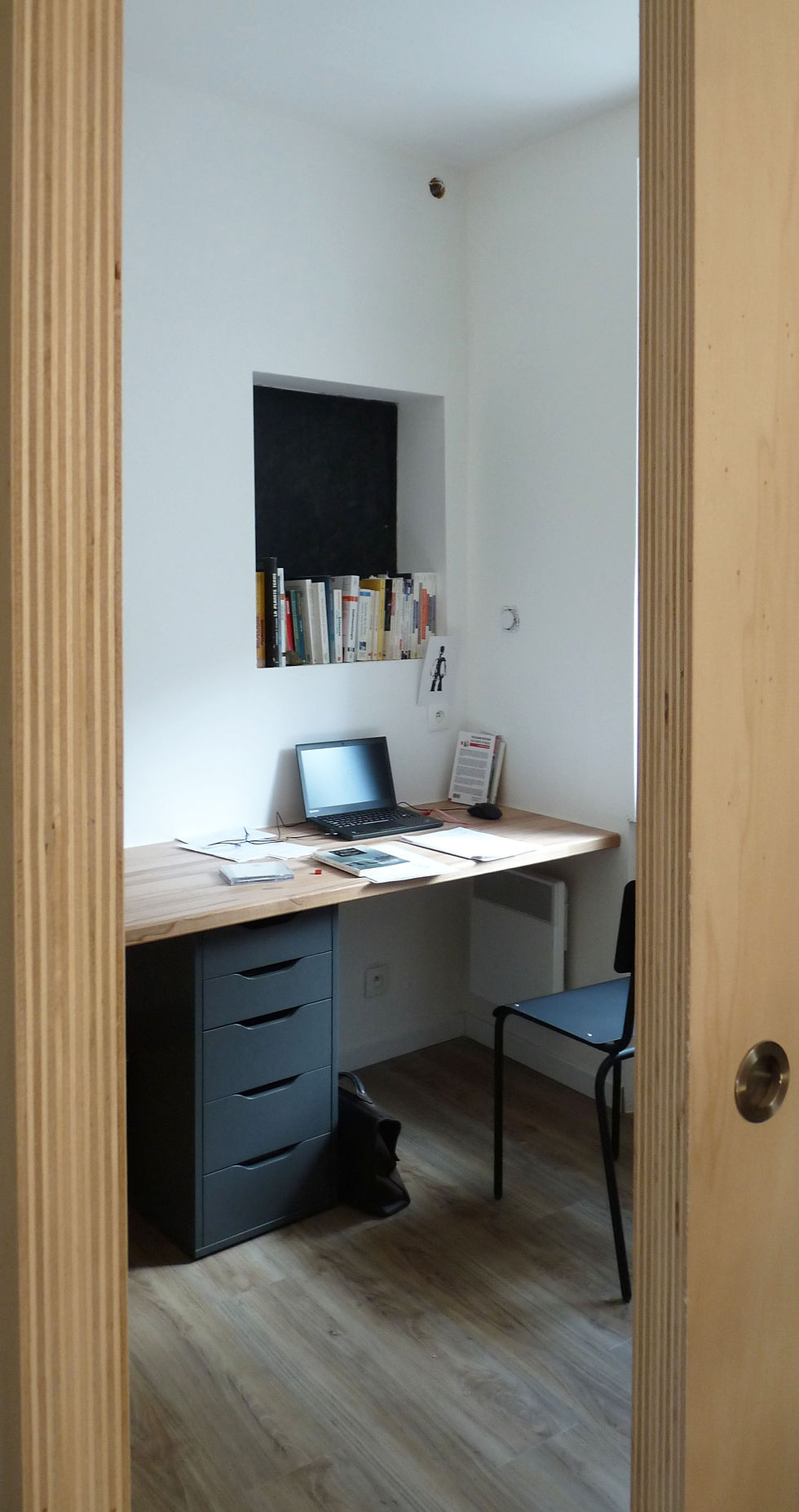 bureau.jpg
