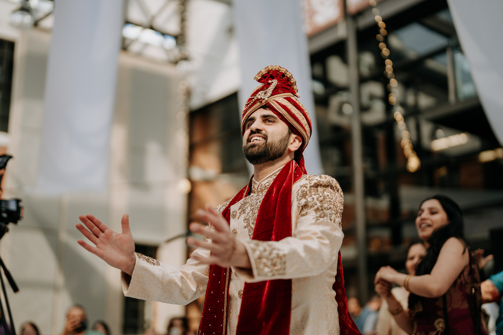 A candid moment from Noelle and Nash’s Hamilton Gardens wedding (31 of 143)