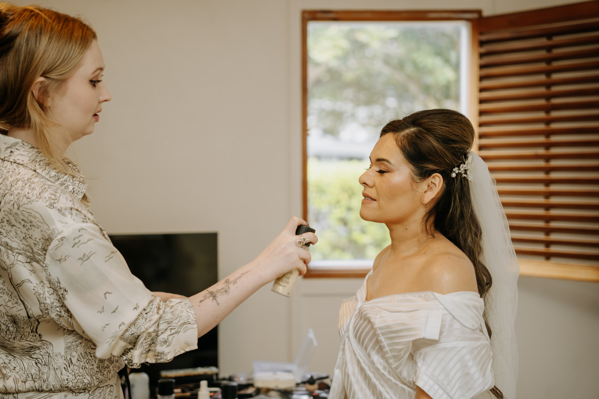 A candid moment from Marilyn and Simon’s St Pauls Church wedding (7 of 82)