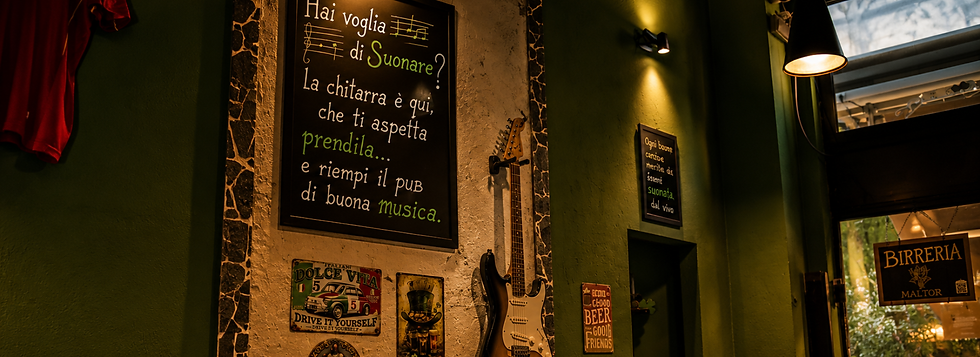 Qui la musica non si ascolta soltanto: si vive. Prendi la chitarra e rendi unica la serata