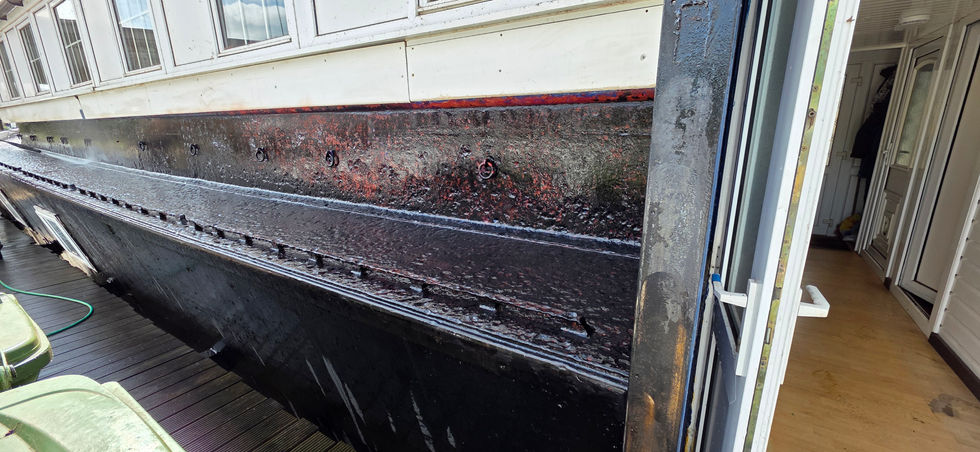 Kew Marine - Exterior House boat Refurbishment - Epoxy Coating System