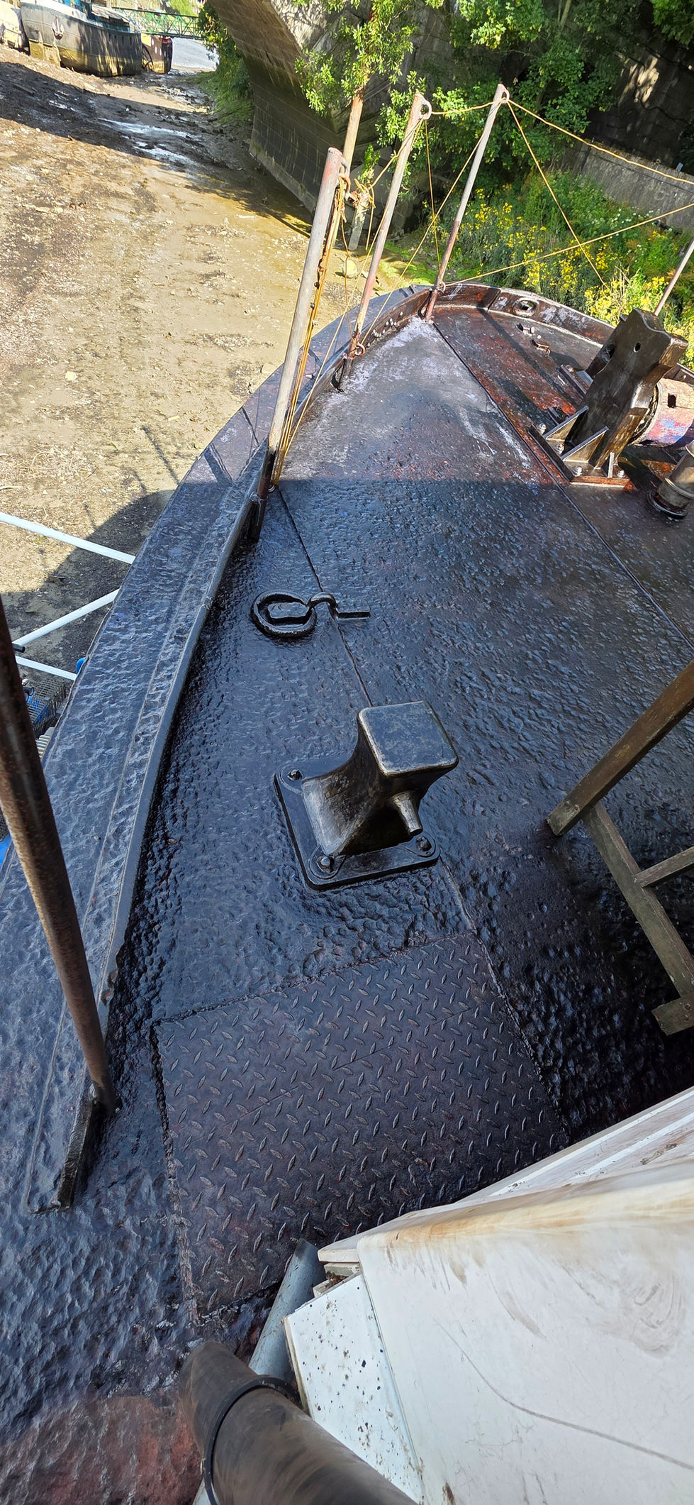 Kew Marine - Exterior House boat Refurbishment - Epoxy Coating System