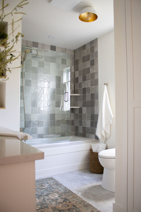 custom bathroom tile brings a little interest to a stunning bathroom remodel