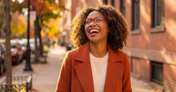 Blue_Tag_Frame_T1V1_Woman__1_ref__-_Stanton_Blue_Tag_Fall_-_Task_01_V1_Lifestyle_African_A