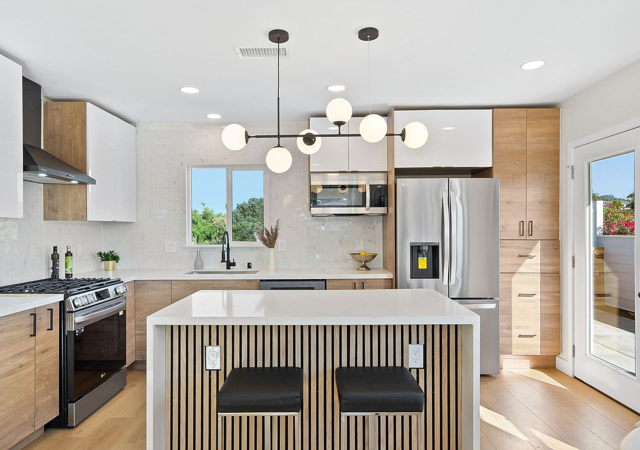 13-web-or-mls-6125 nagel st-12.jpg