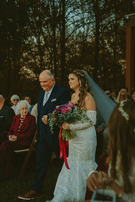 Destination Wedding, Tennessee Weddings, Micro Wedding, Estate Wedding Buyout, Wedding Venue, Nashville Wedding Venue, Wedding Planning, Flower Farm, Center Hill Lake, Leeric Lodge, Outdoor Ceremony, Micro wedding, destination micro wedding, all-inclusive, leeric lodge, center hill lake, cookeville