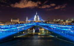 Cities_London_at_night_035230_