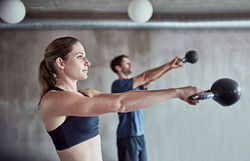 Séance d'entraînement kettlebell