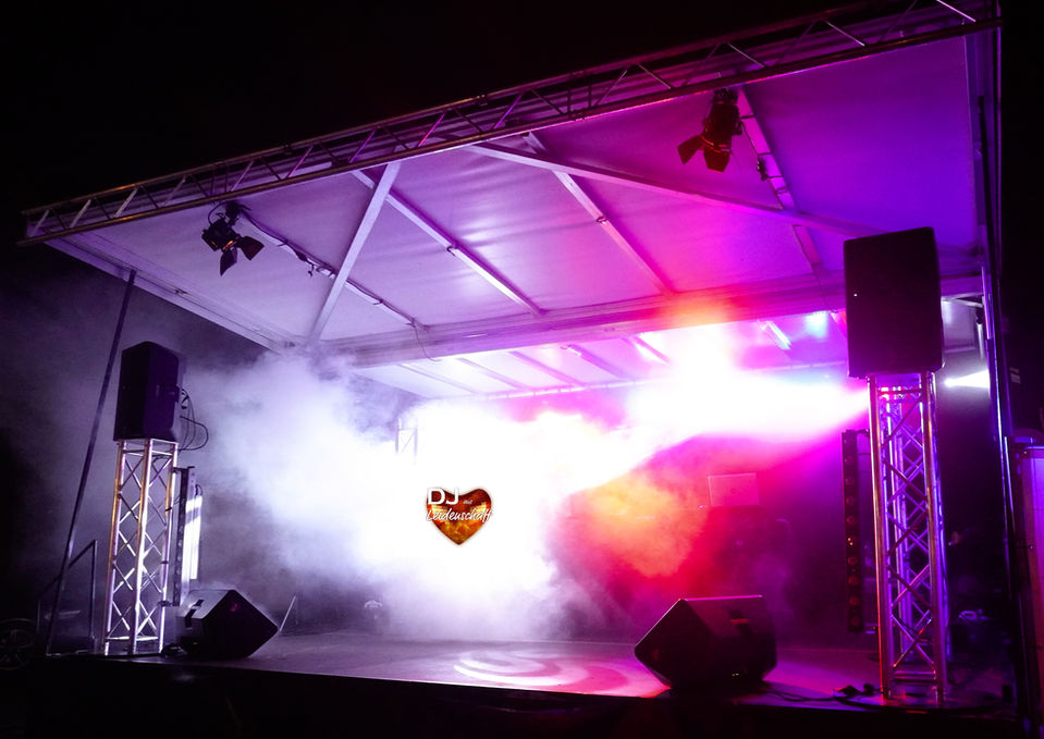 Sehr großer Aufbau für maximale Stimmung. Technik und Musik auf höchsten Niveau.