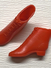 Barbie red rollar skate boots €3,-