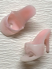 Barbie #965 Nighty Negligee Set #1 shoes. Pompons missing €40,-