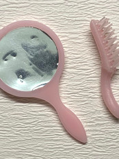Mirror and comb for Barbie or Skipper €1,-