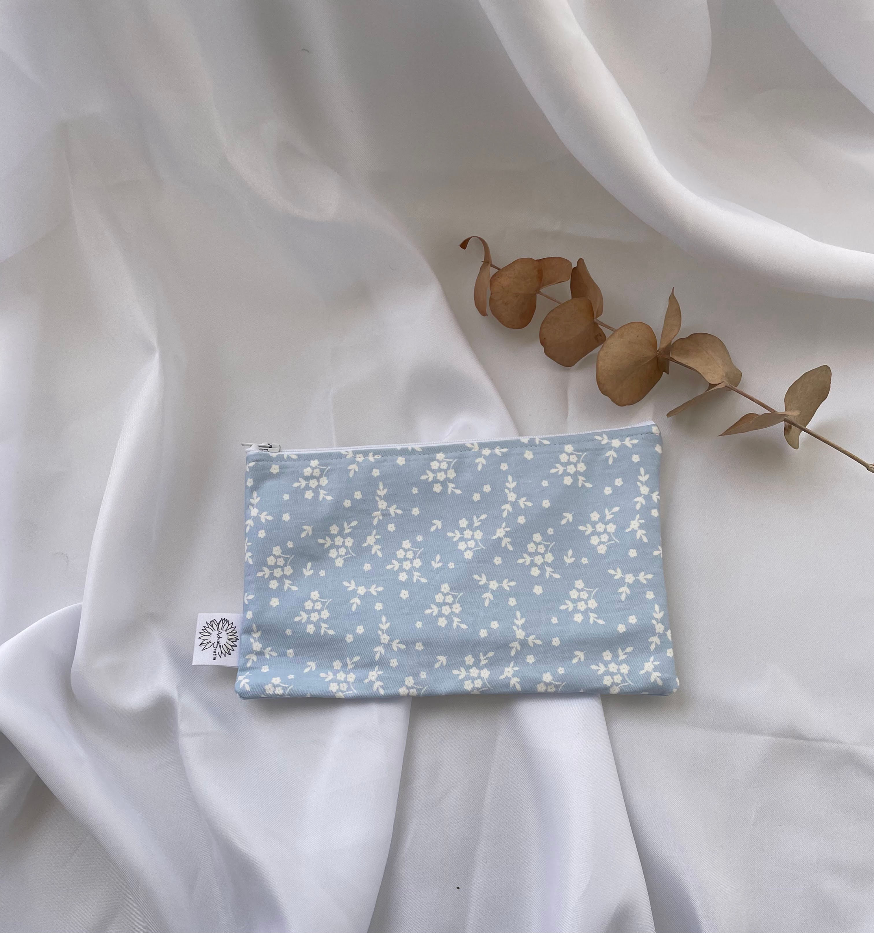 נרתיק גדול פרחים תכלת