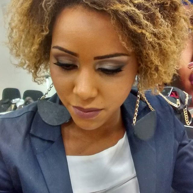 Quando a beleza da modelo ajuda o resultado é esse!
