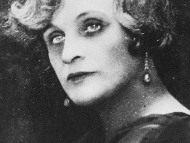 Женщина, которая смеялась над бездной: биография Тэффи