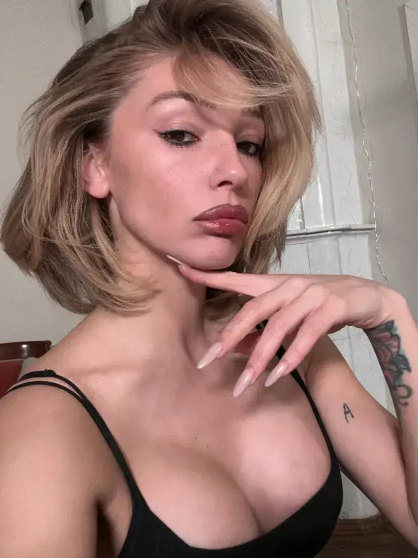 Прощай, скромность: Ивлеева вернулась к образу до «голой вечеринки»