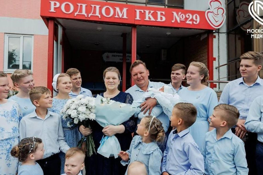 В Подмосковье родился шестнадцатый ребенок: семья Ильючик снова в центре внимания