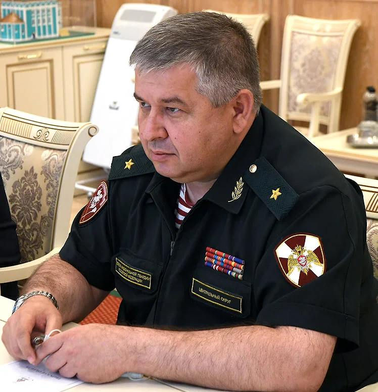 Замкомандующего Росгвардии по Центральному округу генерал-майора Вадима Драгомирецкого приговорили к 9,5 годам колонии строгого режима.