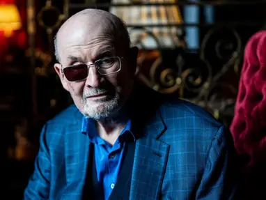 Искалеченный, но не сломленный: откровенные признания Салмана Рушди после покушения