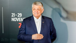 Одинокий голос против Минкульта: Александр Сокуров отметил 75-летие списком "казнённого" кино