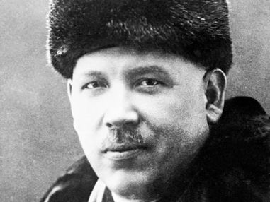 Демьян Бедный: биография "придворного" советского поэта от квартиры в Кремле до опалы и забвения