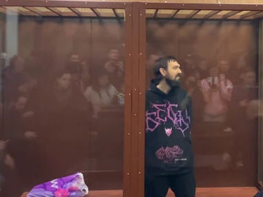 За шутки — в колонию: суд отправил стендапера Останина за решетку на 6 лет