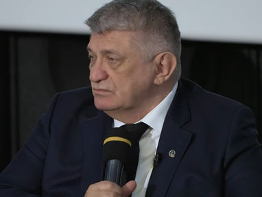 «Горько всё это»: Сокуров ответил на письмо оппозиции, потребовавшей отменить его выступление в Венеции