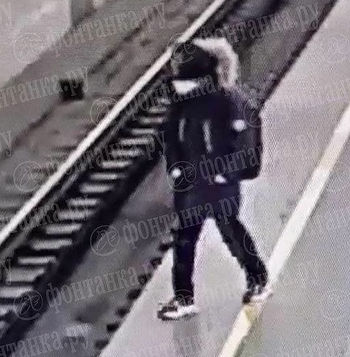 На «Чкаловской» в Петербурге 9-летний мальчик упал на рельсы