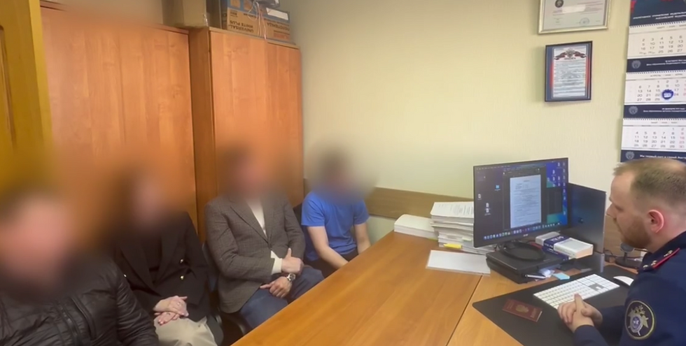 Подростка изрезали у гипермаркета в Петербурге из-за "идеологического спора"