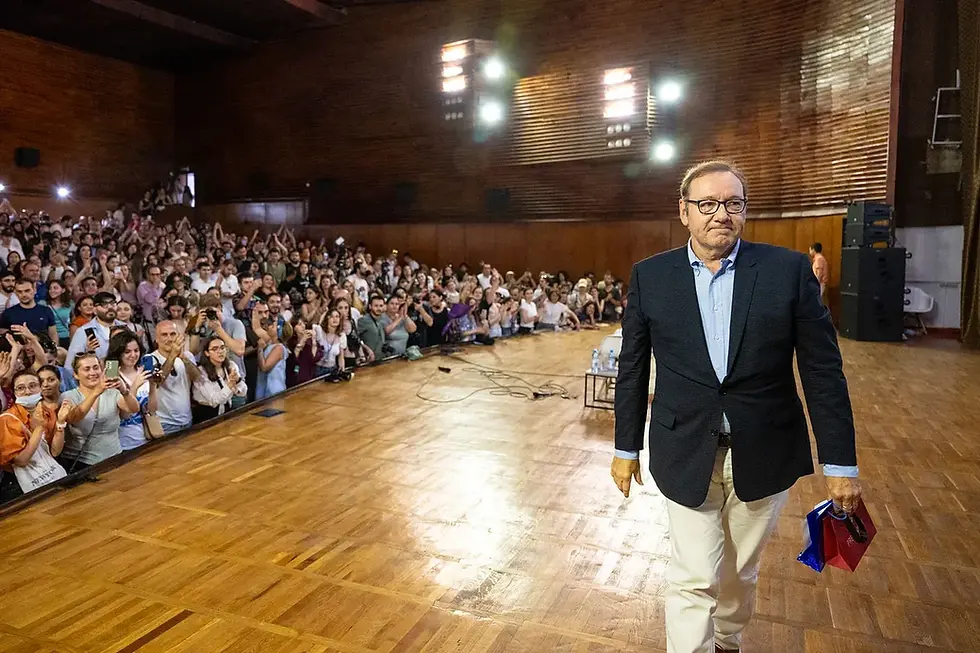 Кевин Спейси возвращается на сцену как эстрадный певец