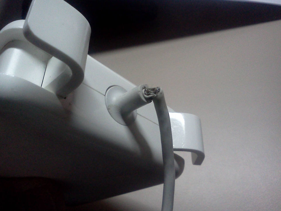 frayed-mbp-power-adapter