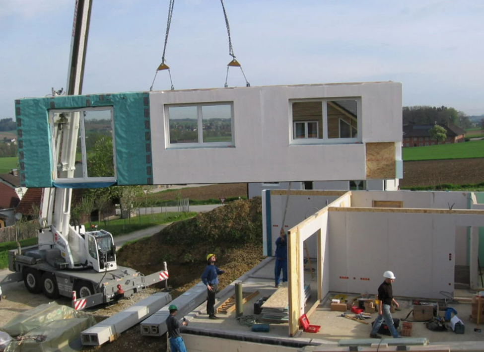 Rumah prefabrikasi yang mempercepat proses pembangunan rumah minimalis.