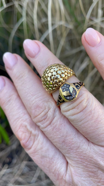 Thumbnail: Fine Victorian 18 Carat Gold Forget Me Not Ring