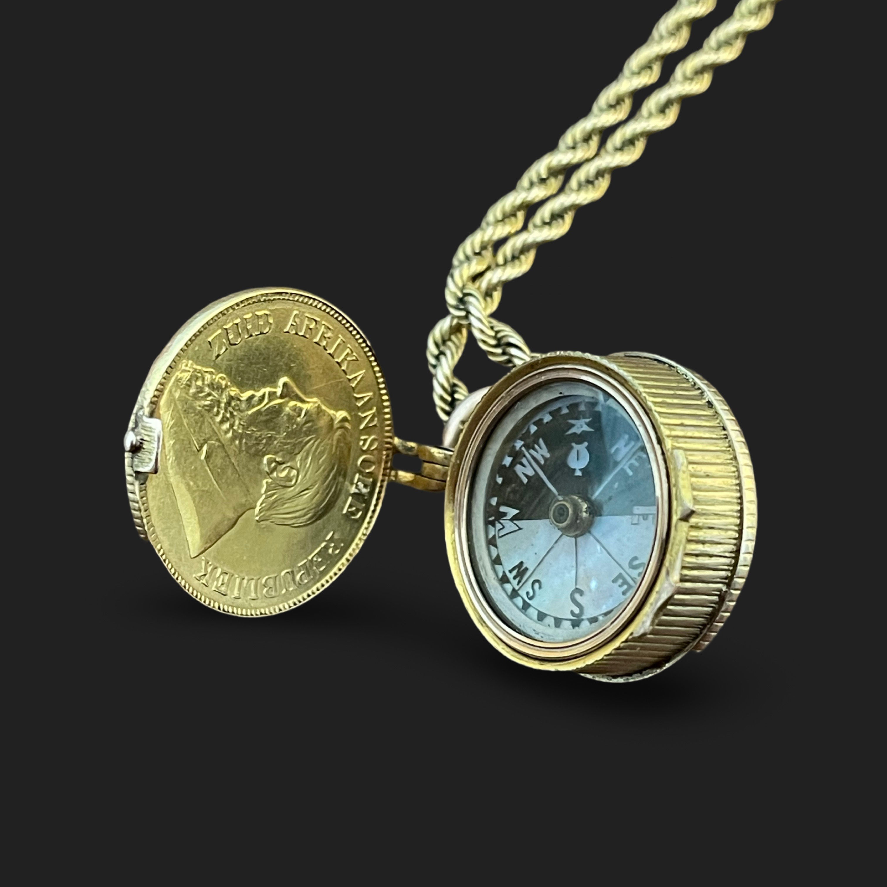 Antique Gold Compass With Sovereign Hinged Top