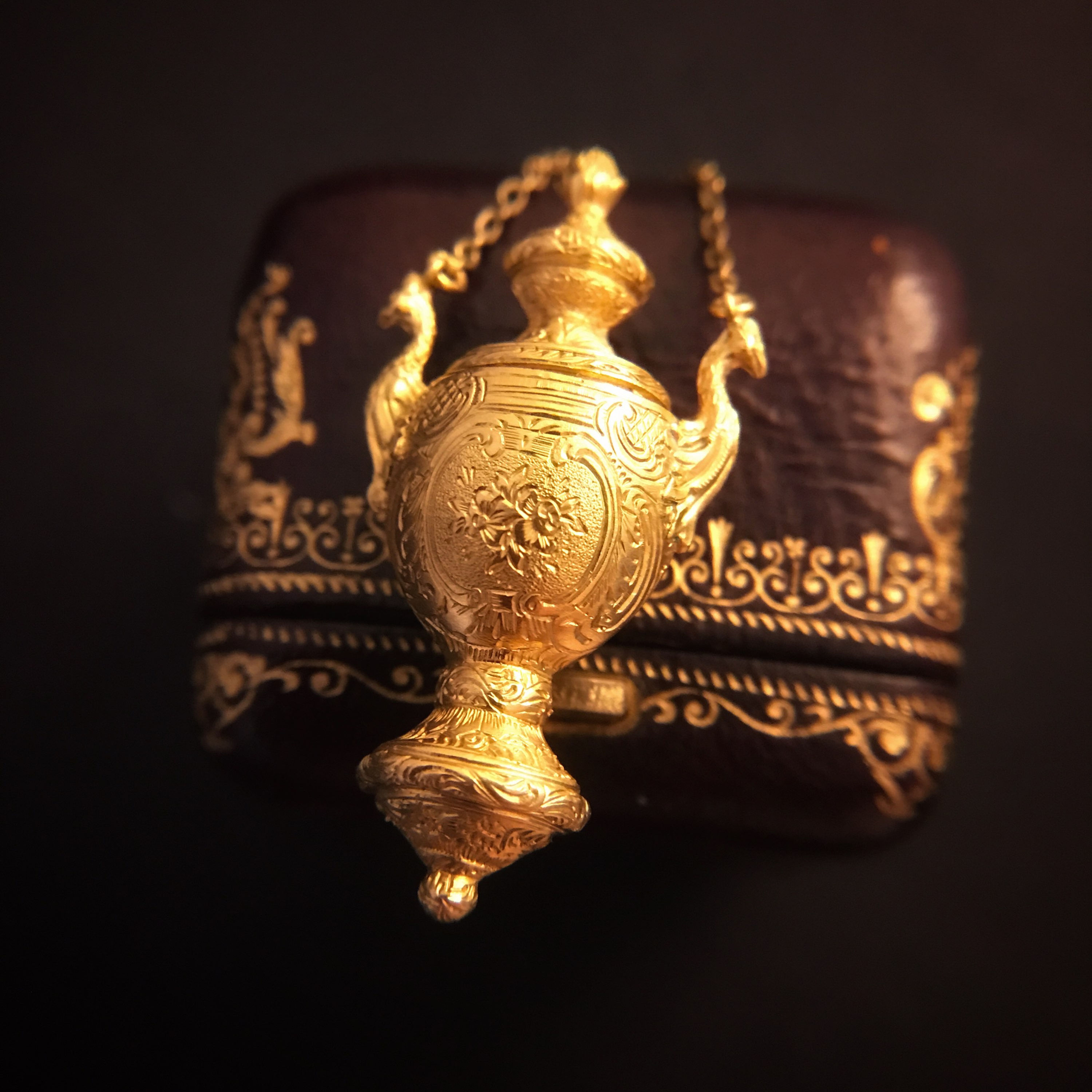 French 18 Carat Urn Viniagrette 