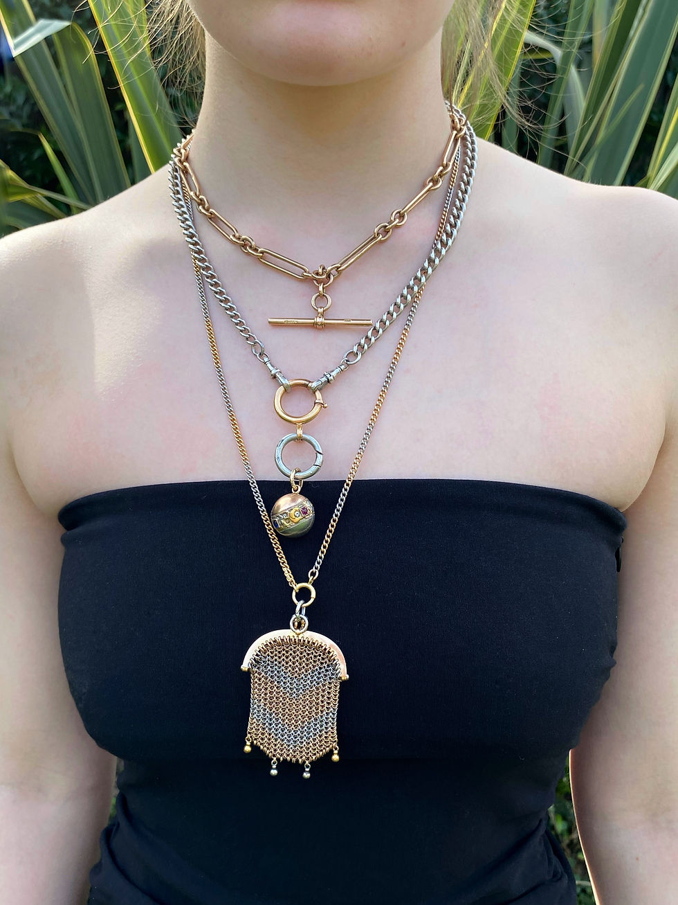 Thumbnail: Antique French 18 Carat Gold And Platinum Chain With Matching Mesh Purse