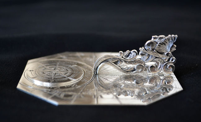 Objet d'art
Cadran solaire en argent
gravure et sculpture
Kalvine Création