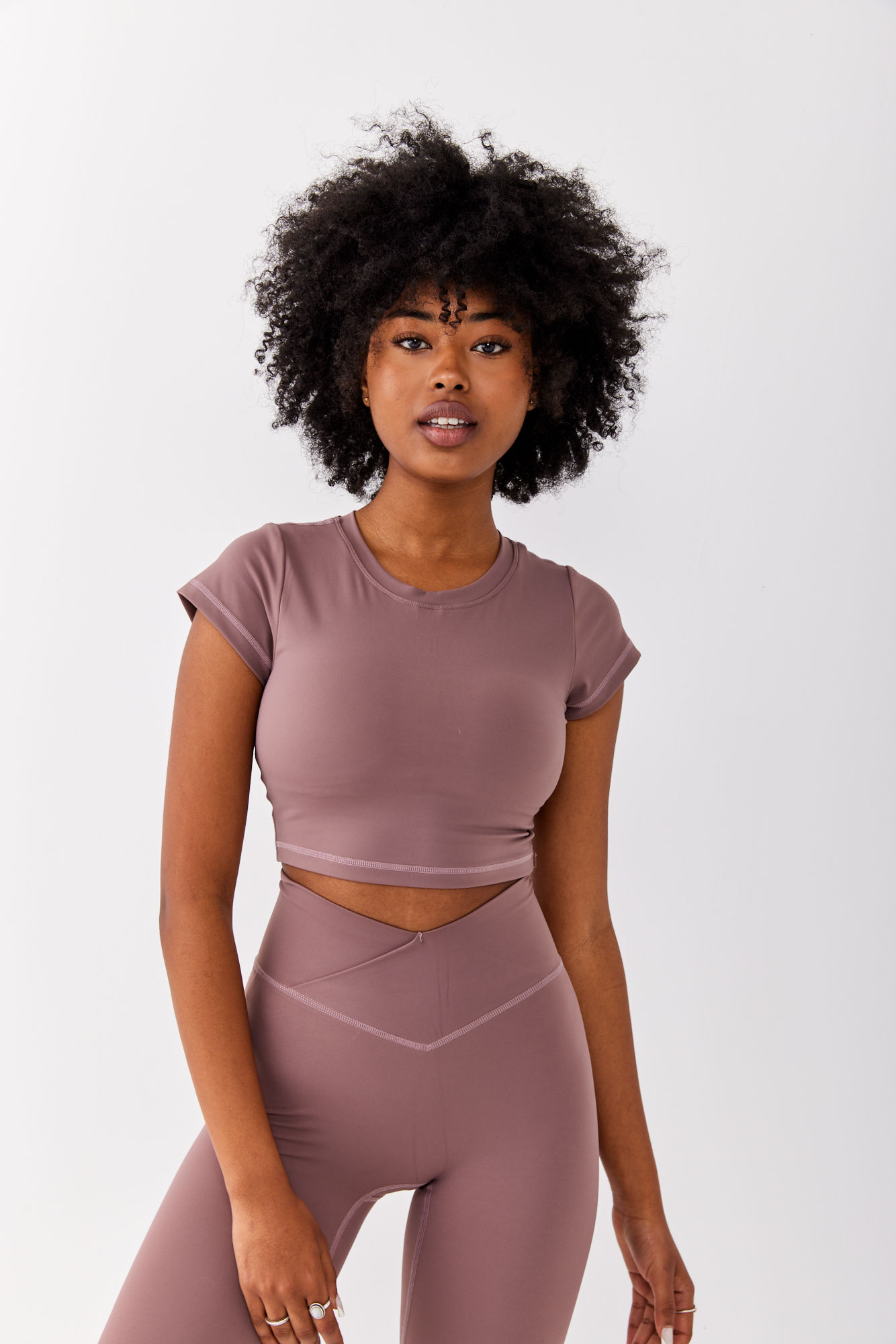 חולצה קרופ ריפוד בצבע סגול