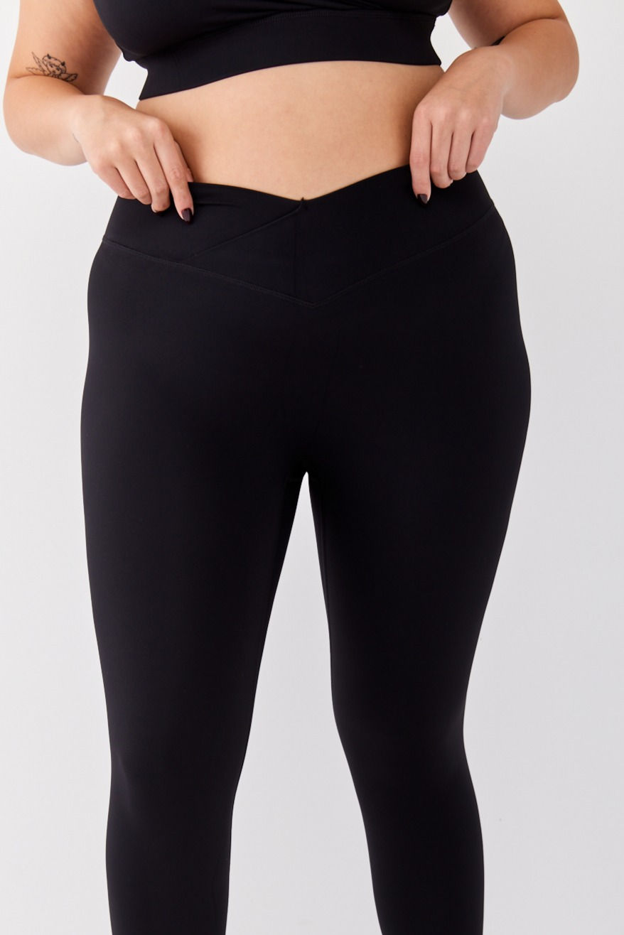 תמונה ממוזערת: טייץ ארוך שחור בחיתוך וי