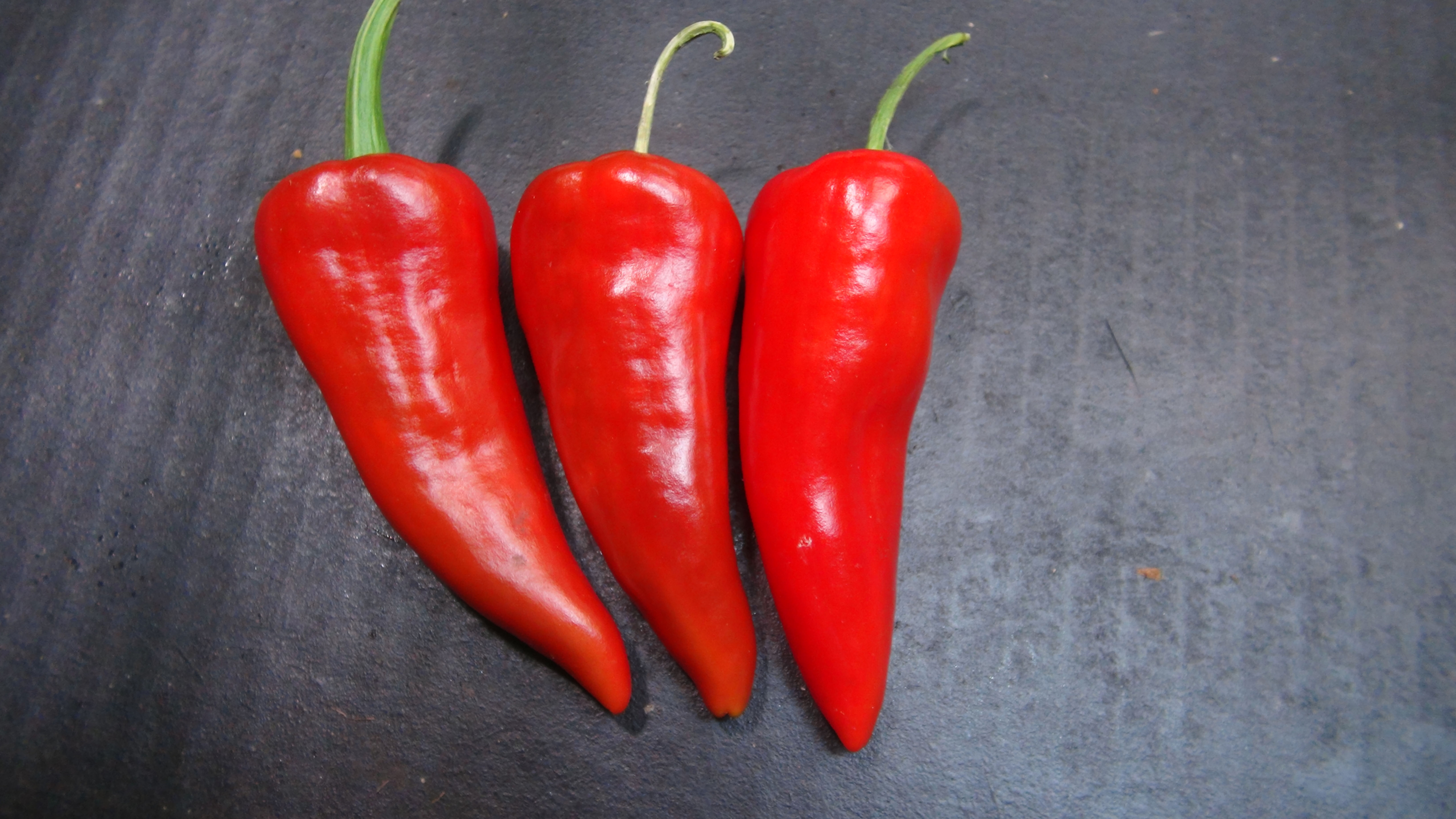 Here is the Tom Collins Pepper, Capsicum annuum, Scoville units: 500 to 1,000 SHU. The Tom Collins Pepper origins are unknown