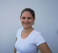 Portrait von blonder Masseurin