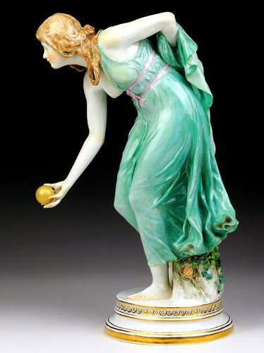 マイセン人形 高額フィギュア ボールを拾う少女 1898年Schott作