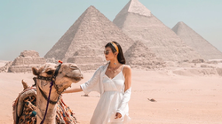 Amelyn-Beverly_social