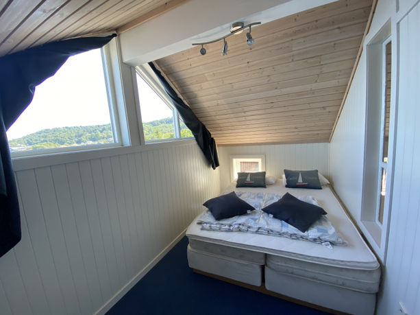 Ein gemütliches Schlafzimmer mit herrlicher Aussicht. 