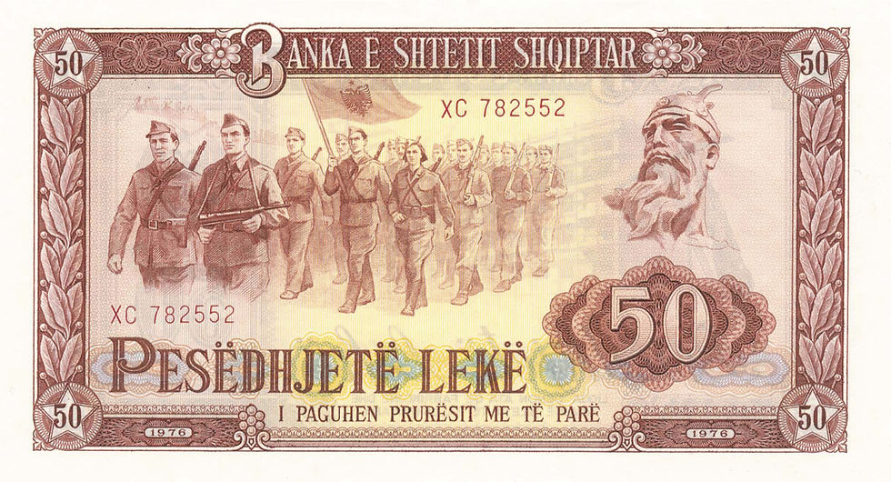 Sozialistische Republik Albanien, Albanische Staatsbank: ALB-0045a, 50-Lekë-Banknote, 1976. Vorderseite: links Armee bei der Parade, rechts Skanderbeg mit Blick auf die Truppe.