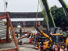 তারাতলার গুদামধস কাণ্ডে মৃতদের ১০ লক্ষ টাকা এবং আহতদের ১ লক্ষ টাকা করে ক্ষতিপূরণ দেবে রাজ্য